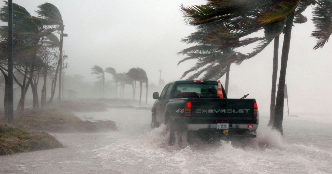 Schimbările climatice aduc mai multe uragane
