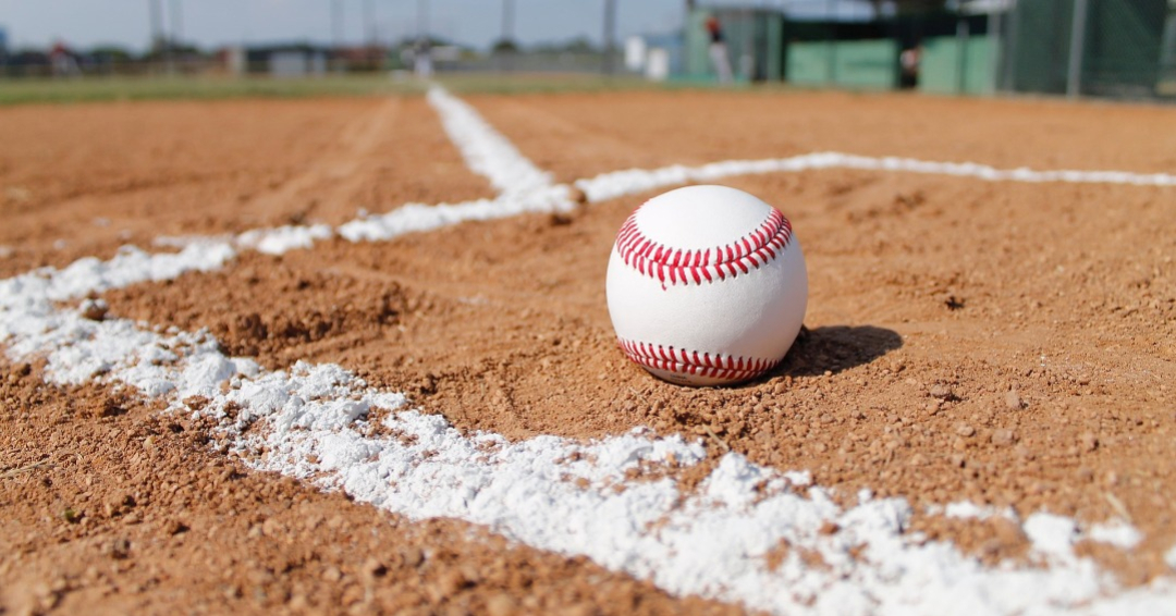 În aerul mai cald, mingile de baseball pot zbura mai departe