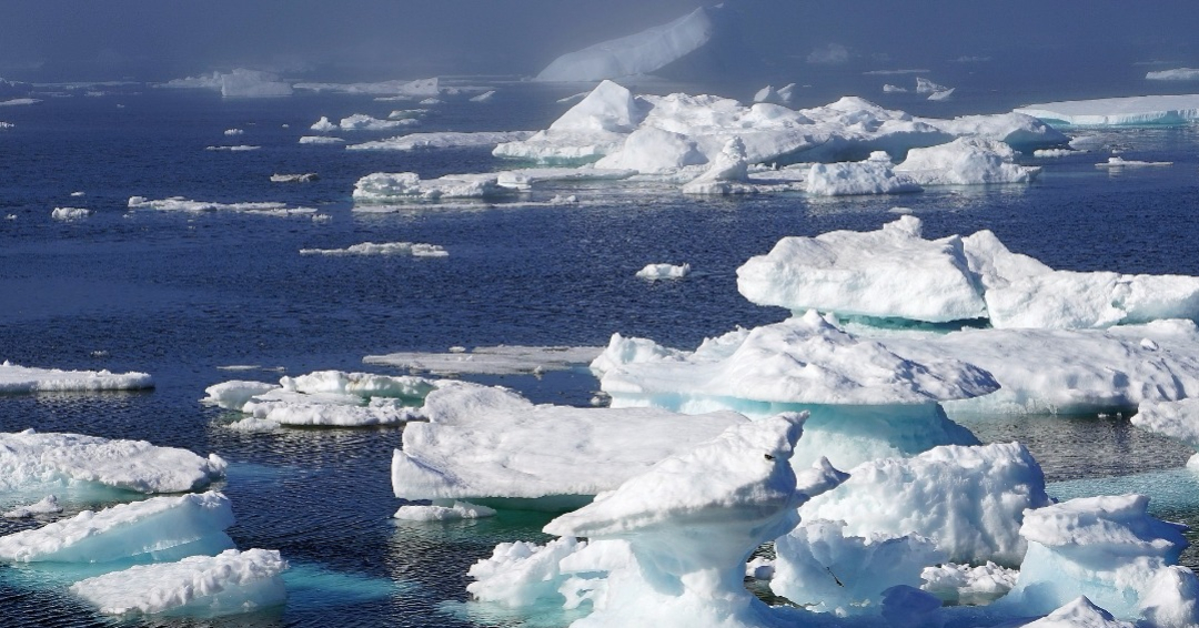 Calotele glaciare ale Groenlandei și Antarcticii se topesc în mod dramatic